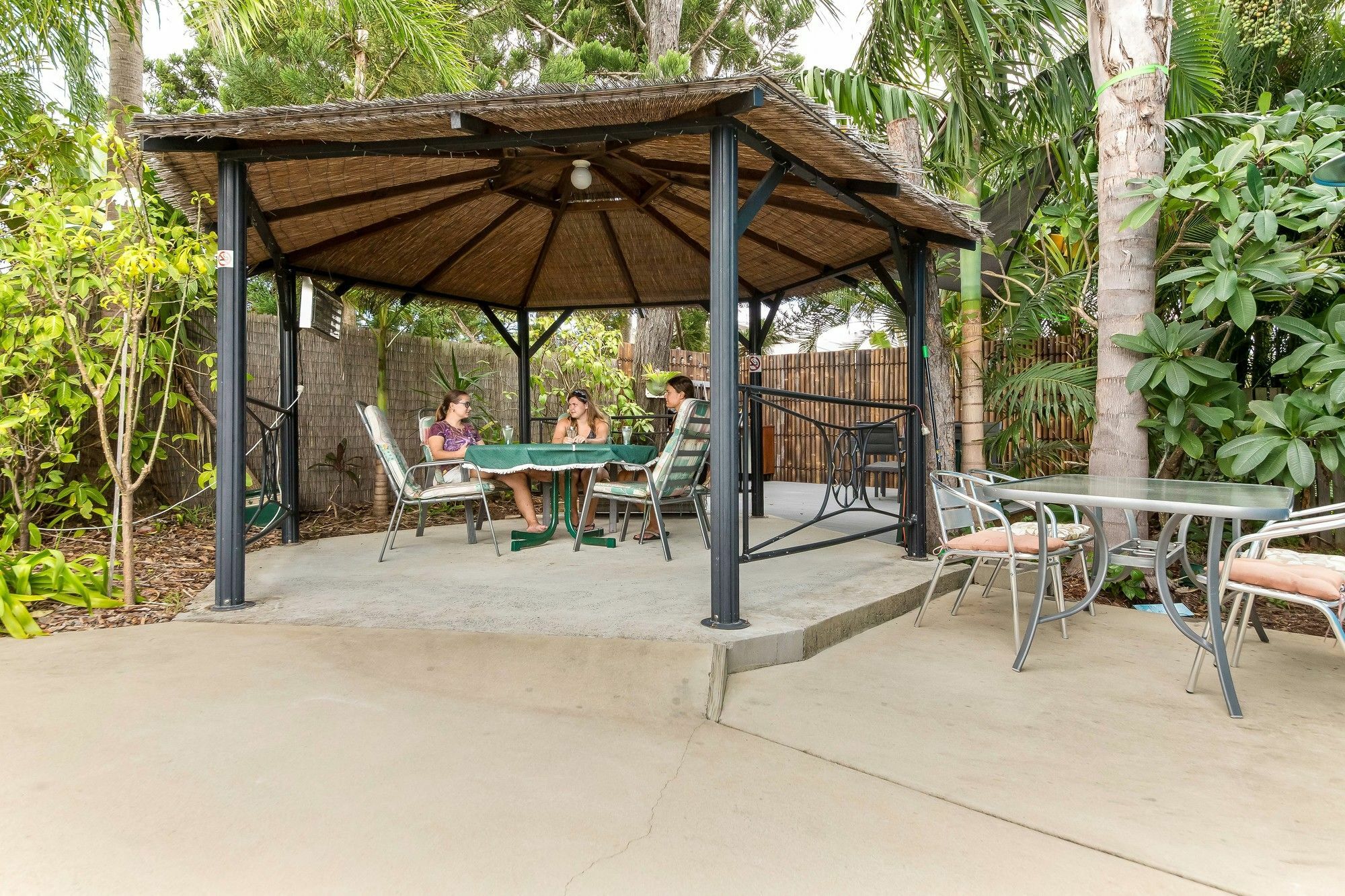 Coral Inn Boutique Resort Yeppoon Bagian luar foto